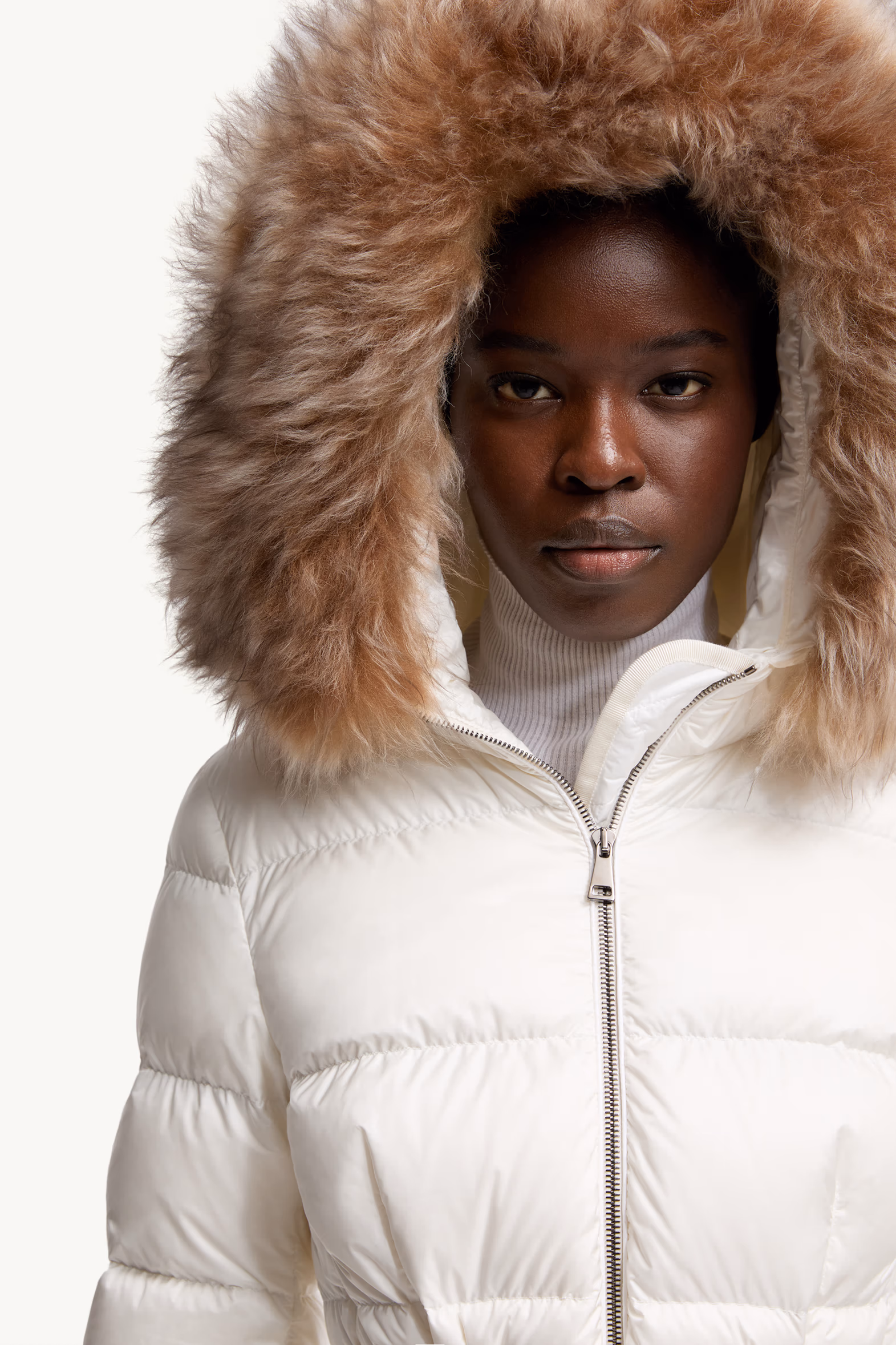Plumífero corto con capucha y ribete de lana de oveja joven Boed Mujer Blanco Moncler 7